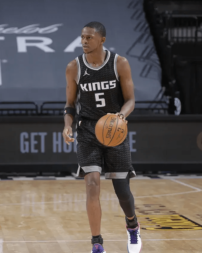 罗马内部会议纪要流出:今夜主帅复盘,NBA季后赛使命明确,阵容厚度经受考验的简单介绍 罗马内部会议纪要流出:今夜主帅复盘,NBA季后赛使命明确,阵容厚度经受考验的简单介绍