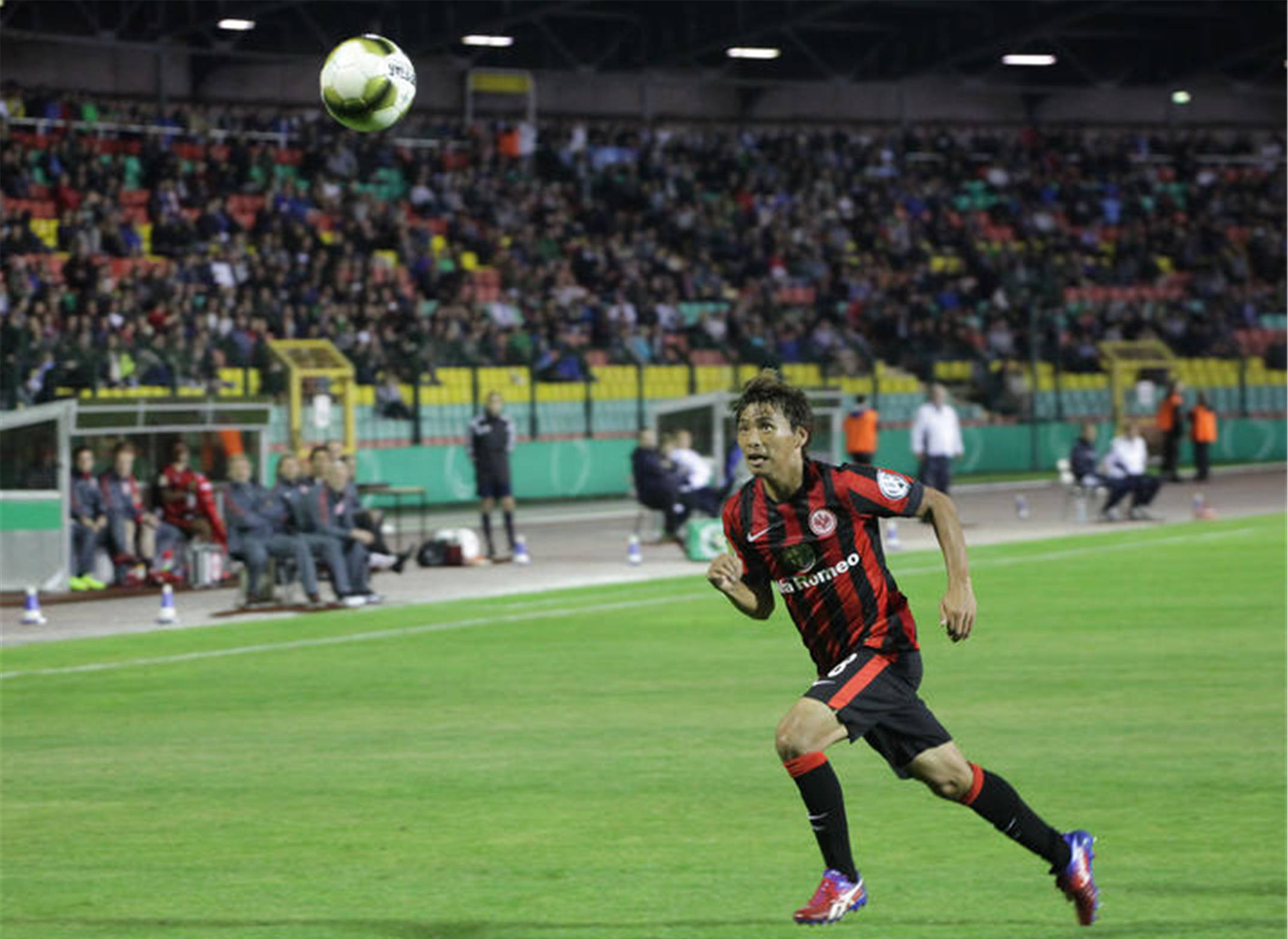 九游体育官网-赛后法兰克福备战国王杯，防线松动细节曝光，质疑声仍在，心理建设被强调-九游体育官网