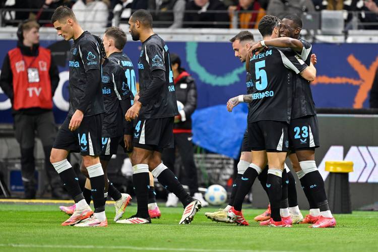 赛后法兰克福备战国王杯,防线松动细节曝光,质疑声仍在,心理建设被强调 赛后法兰克福备战国王杯,防线松动细节曝光,质疑声仍在,心理建设被强调