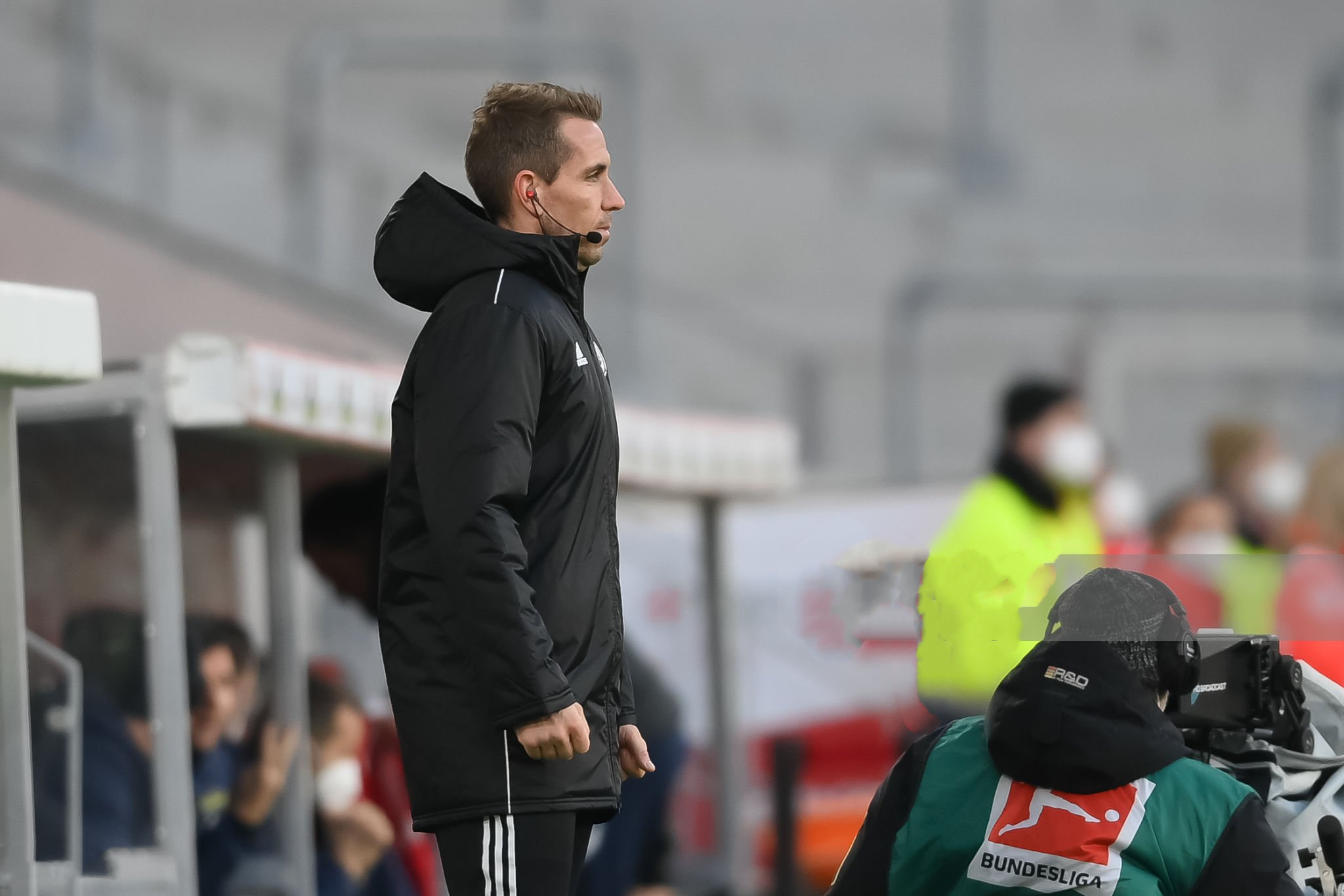 德甲赛程吃紧；里尔窗口期主帅复盘；气氛紧张；球探报告显示潜力